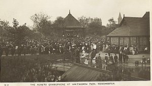 Auxeto demonstration in 1912 with large crowd.
