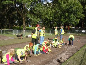Schoolchildren "having a go" Sept 2011 dig Photo Ken Shone)
